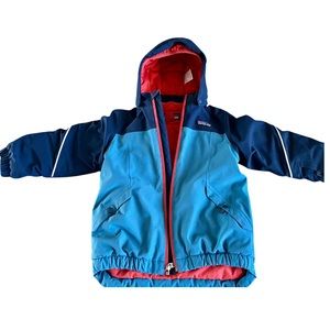 Patagonia little kids snow coat in great condition. Size 4T.